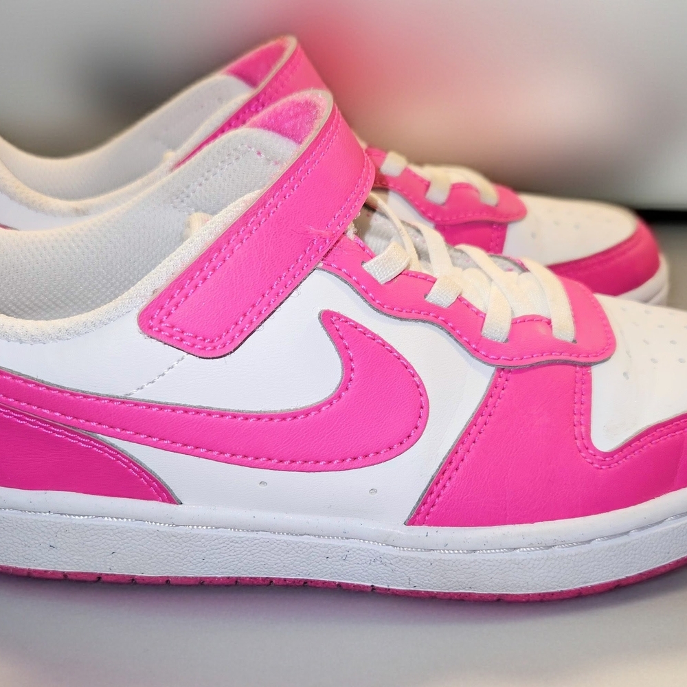 Nike Kids White and Pink Low-Top Sneakers with Hook-and-Loop Strap